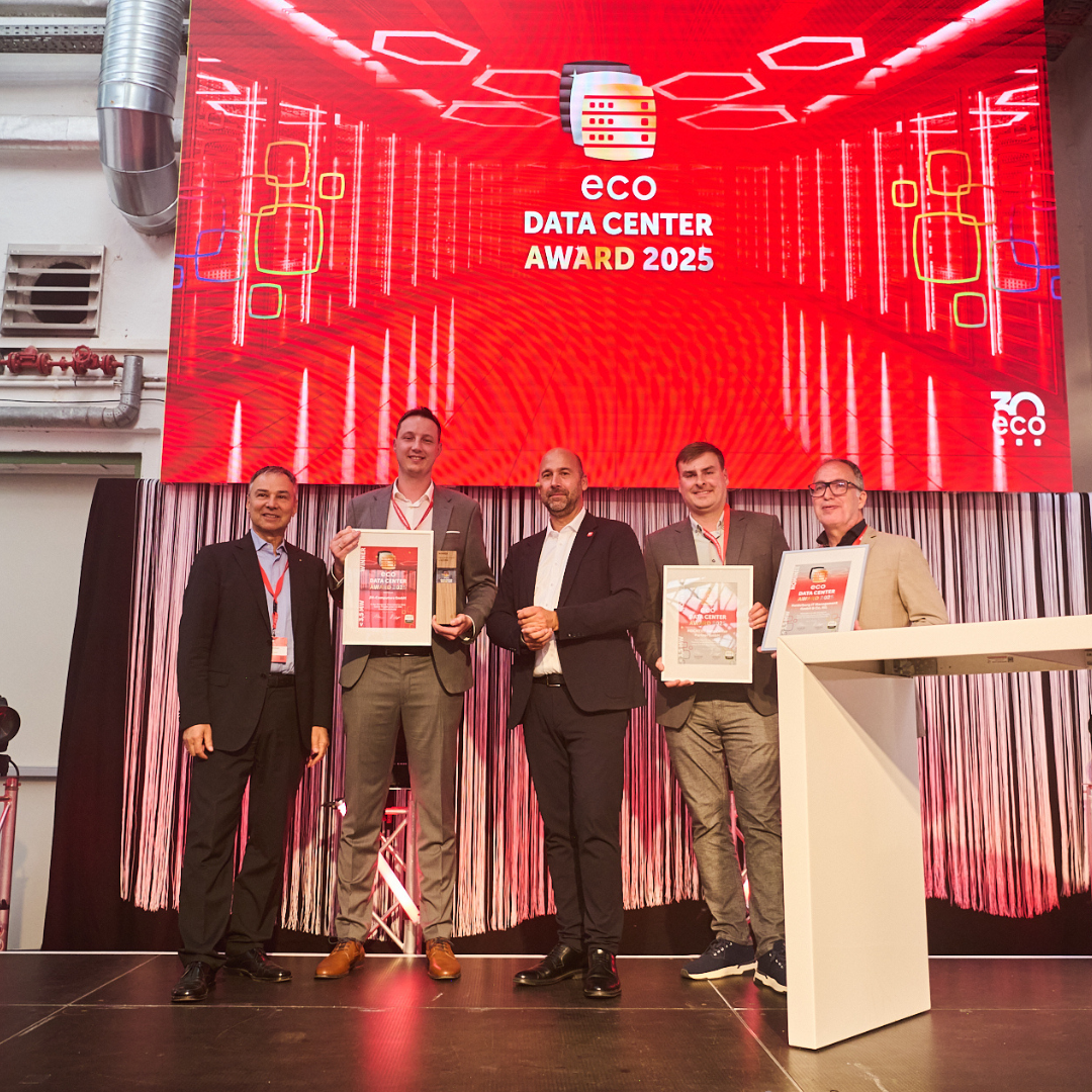 Gruppe der Finalisten bei eco Data Center Award 2025 mit Matthias Blatz