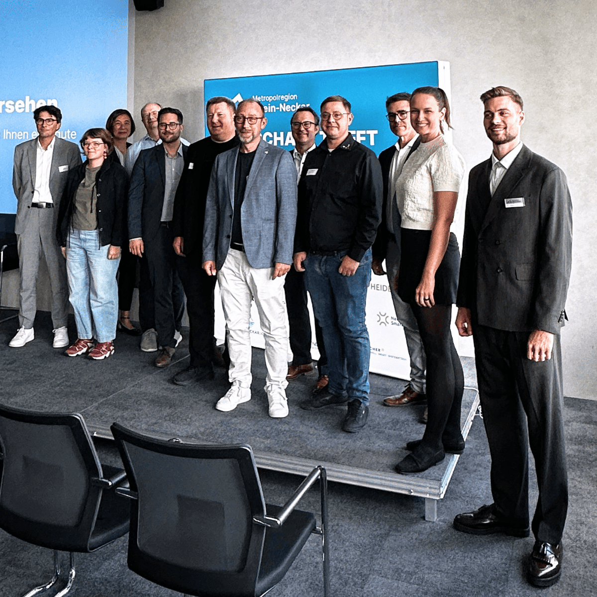 Regionalkonferenz MRN Wirtschaft trifft Verwaltung 2026_Gruppenfoto Akteure und Partner Service Provider Award Gold 2025